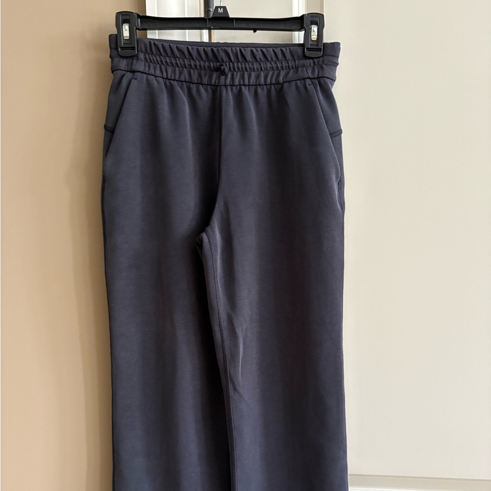 Lululemon Softstream cropped pants